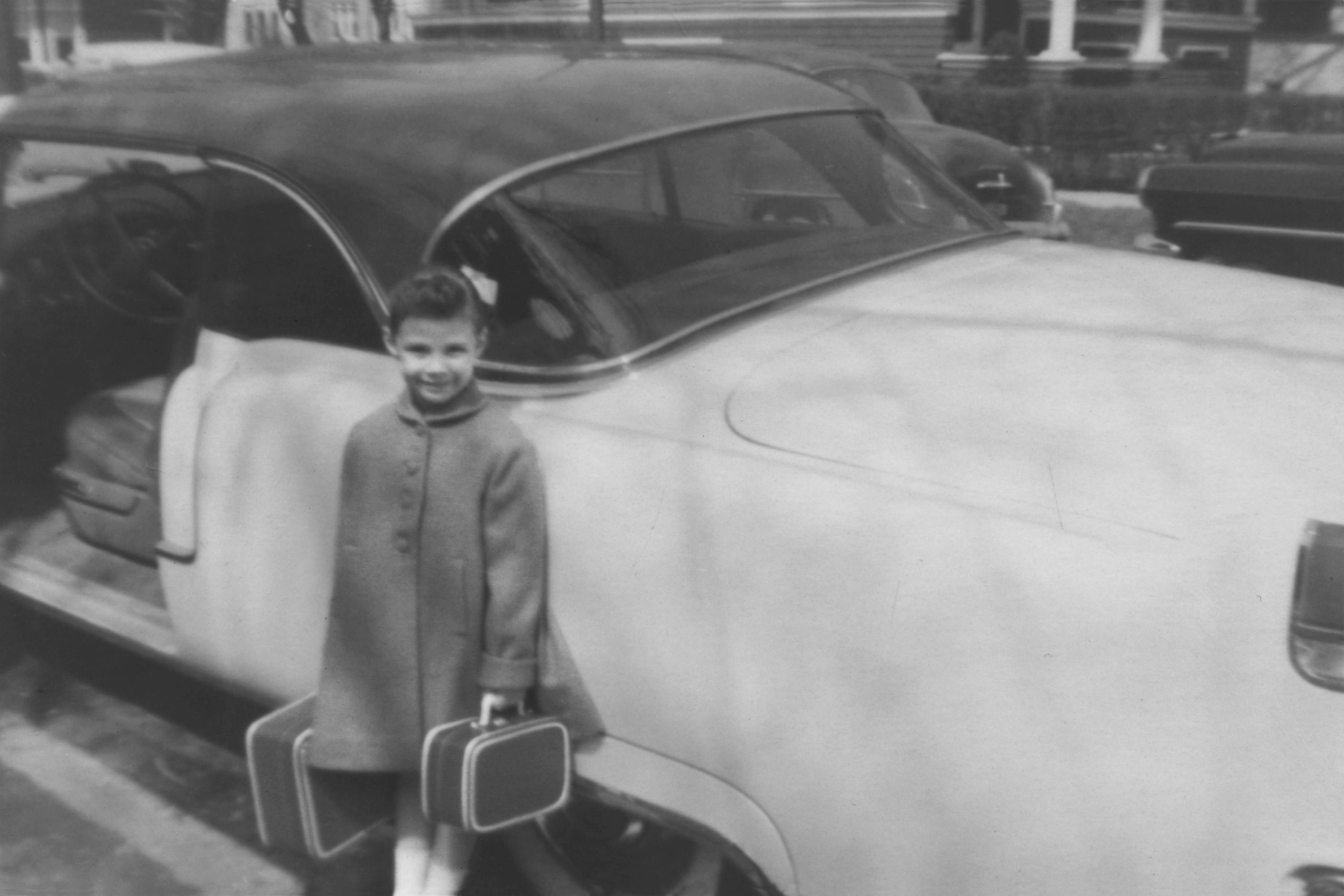 Debora Hunter, SP with suitcase 56psd